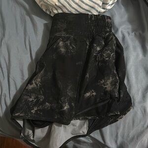 tie dye lulu like new shorts